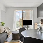 Modern Luxury Apartment *